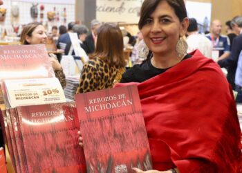 Michoacán celebra la enseñanza y tradición rebocera en la FIL de Guadalajara: Gabriela Molina