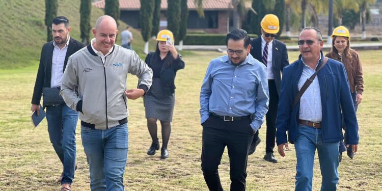Adolfo Torres presenta proyectos hidráulicos ante delegación de Nanning, China