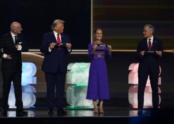 ESTAMOS ORGULLOSOS Y ORGULLOSAS DE RECIBIR POR TERCERA VEZ LA COPA MUNDIAL. TENEMOS UN PUEBLO EXTRAORDINARIO: PRESIDENTA CLAUDIA SHEINBAUM EN SORTEO FIFA 2026