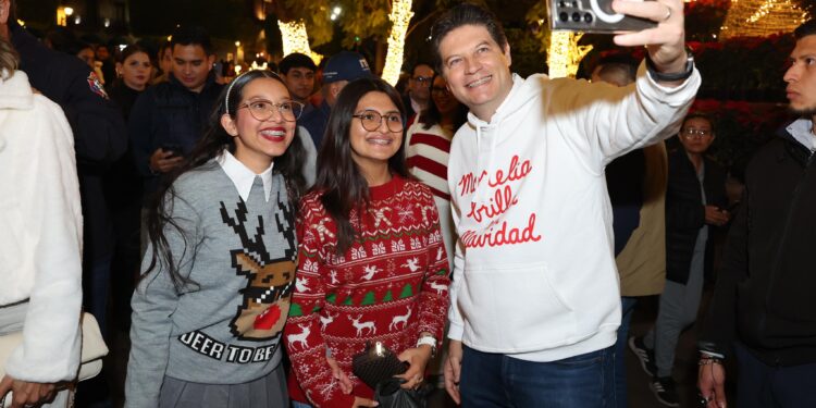 Alfonso Martínez hace brillar Morelia con Encendido Navideño ‘Luces por la Paz’