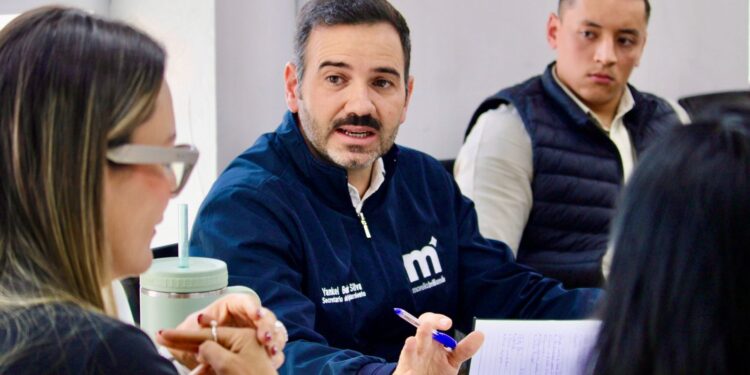 Yankel Benítez da seguimiento a proceso de regularización de colonia 13 de Abril