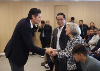 Yankel Benítez da seguimiento a proceso de regularización de colonia 13 de Abril