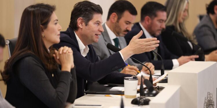 Yankel Benítez da seguimiento a proceso de regularización de colonia 13 de Abril