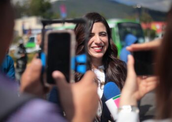 Giulianna Bugarini reconoce renovación del transporte público en Uruapan