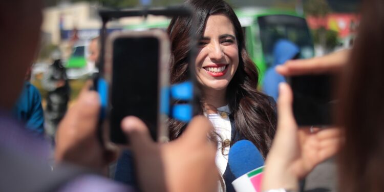 Giulianna Bugarini reconoce renovación del transporte público en Uruapan