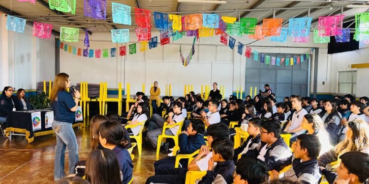 FGE, a través del CJIM, acerca información sobre Ley Olimpia y Violencia Digital a estudiantes de Zamora