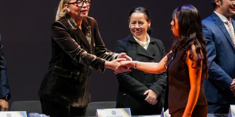 La educación pública sigue siendo el motor más potente de movilidad social y de justicia que tiene Mèxico: Yarabí Ávila