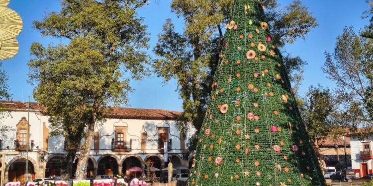 ¡Pátzcuaro se ilumina hoy con su nacimiento monumental y árbol navideño!: Sectur