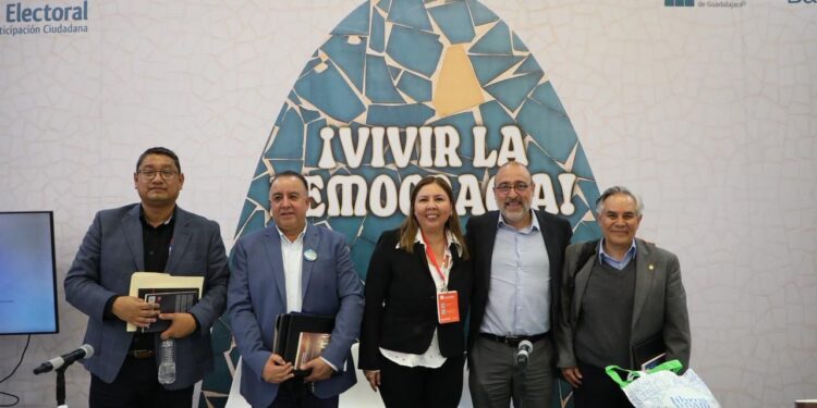 Reflexionan especialistas sobre los retos de repensar la ciudadanía en el contexto democrático actual