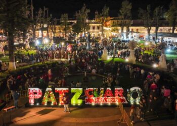 Nacimiento y árbol monumental ya iluminan la magia de la Navidad en Pátzcuaro: Sectur