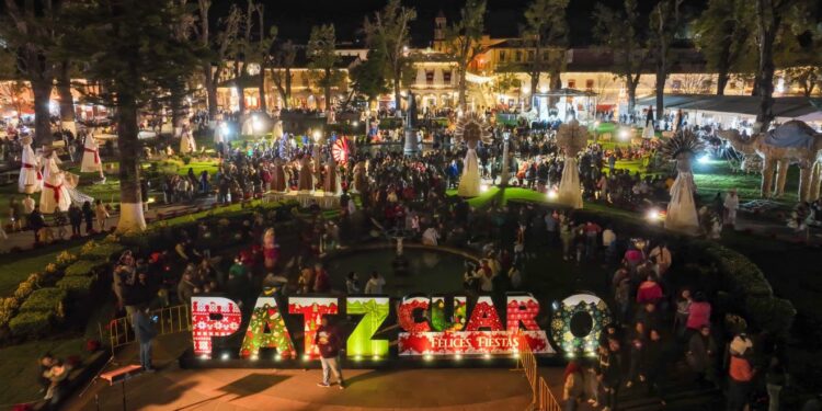 Nacimiento y árbol monumental ya iluminan la magia de la Navidad en Pátzcuaro: Sectur