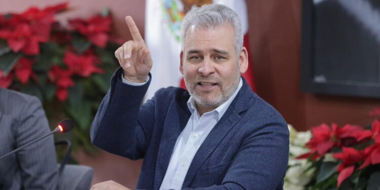 Bedolla y alcaldes construirán 10 nuevos planteles para bachillerato