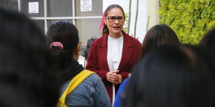 Acerca Nalleli Pedraza apoyos sociales a las juventudes