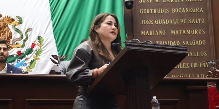 Jackie Avilés presenta iniciativa para fortalecer la protección y seguridad de las mujeres
