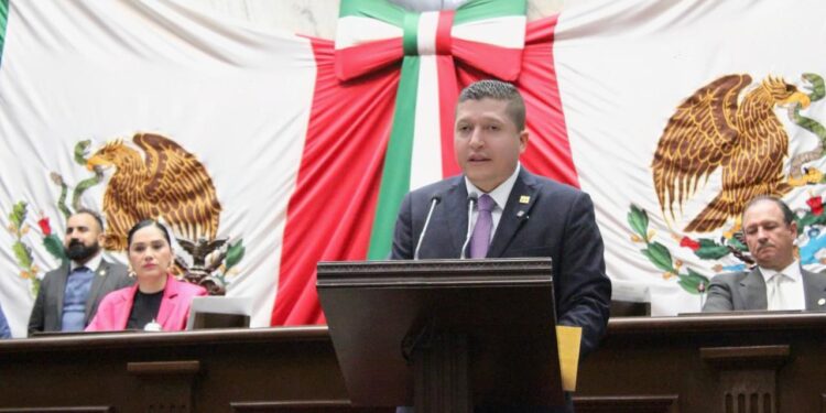 Presenta Vicente Gómez para fomentar crianza positiva de la niñez y para la regulación de albergues animales