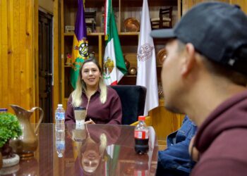 Dayana Pérez revisa preparativos de las fiestas patronales de Paramuen