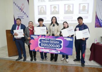 Estudiantes de la Preparatoria EDC ganan concurso nacional de educación financiera