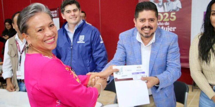 Entrega Ariadna Montiel Tarjetas de Bienestar a adultos mayores y madres trabajadoras, como parte del Plan Michoacán