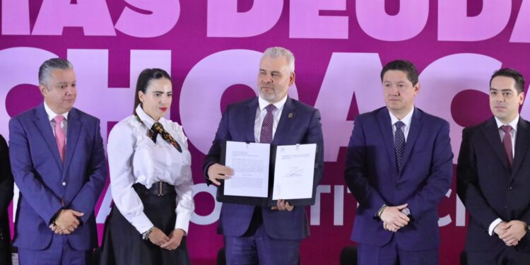 Bedolla presenta reforma constitucional para frenar endeudamientos de largo plazo en Michoacán