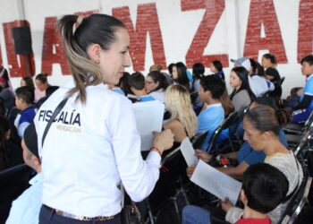 Promueve Fiscalía Michoacán el uso responsable de las redes sociales, a través del foro “DESKONEC-TATE y REKONEC-TATE”, dirigido a estudiantes del COBAEM Zamora