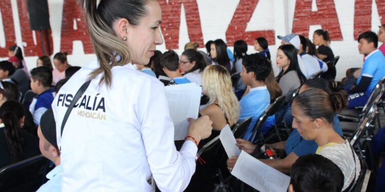 Promueve Fiscalía Michoacán el uso responsable de las redes sociales, a través del foro “DESKONEC-TATE y REKONEC-TATE”, dirigido a estudiantes del COBAEM Zamora