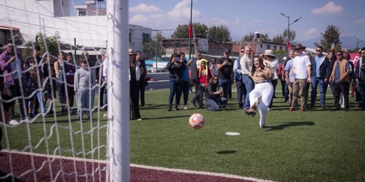 Gladyz Butanda inaugura obras del Plan Michoacán en Uruapan