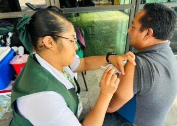 Continúa IMSS Michoacán campaña de vacunación invernal 2025-2026