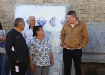 Entrega Vicente Gómez Núñez apoyos subsidiados en Acuitzio