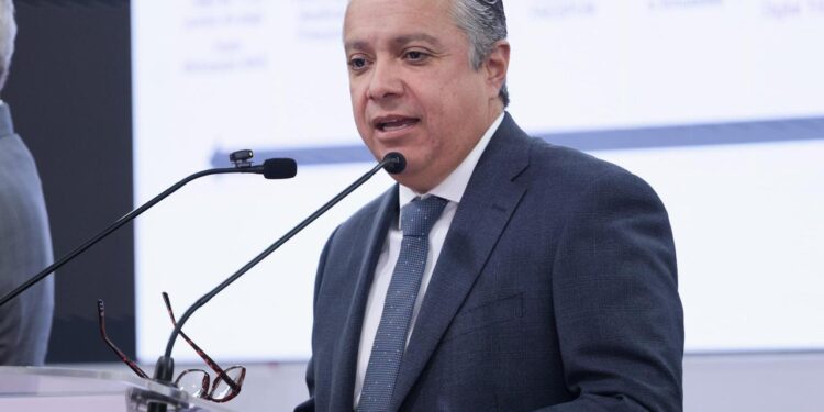 Trabajadores de la UMSNH reciben sus sueldos, aguinaldos y prestaciones: Luis Navarro