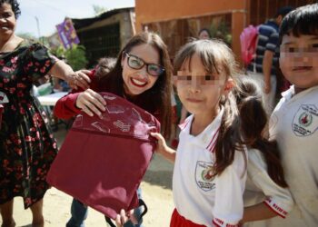 Reafirma Nalleli Pedraza compromiso con familias de Lázaro Cárdenas