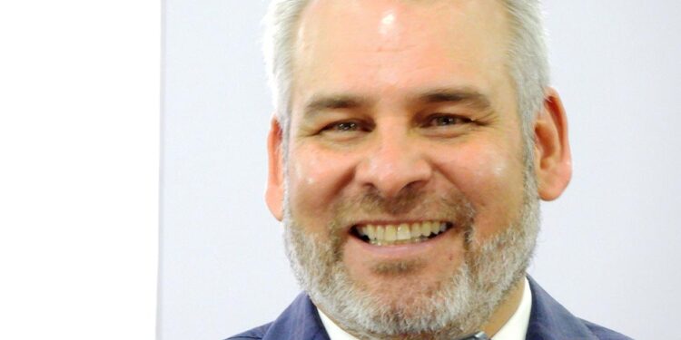 Ramírez Bedolla fija postura sobre intervención en Venezuela .