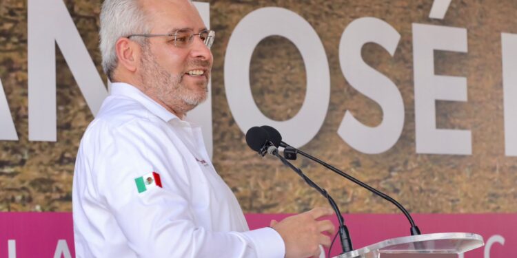 Inaugura Bedolla rehabilitación carretera entre Penjamillo y Numarán; fortalecerá productividad regional