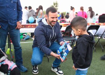 Yankel Benítez lleva alegría a cientos de niñas y niños de Misión del Valle