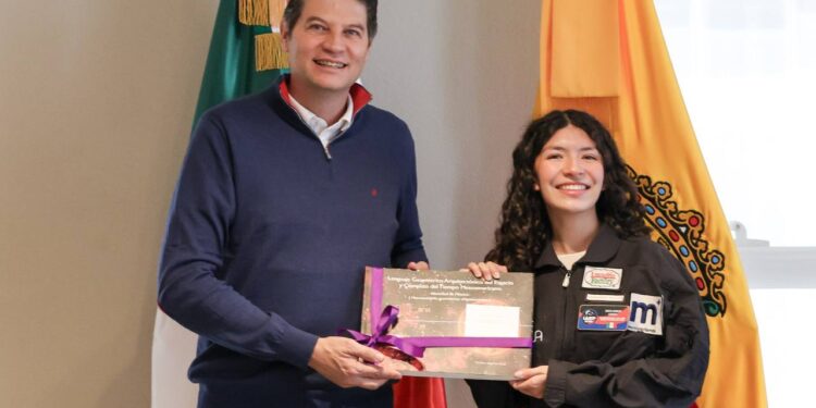 Agradece estudiante moreliana apoyo de Alfonso Martínez para obtener primer lugar en la NASA