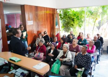 Adultos mayores de Morelia reciben visas del programa Reencuentro Familiar: Semigrante