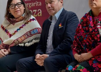 México conquista récord Guinness con bordados michoacanos y de todo el país: Sectur