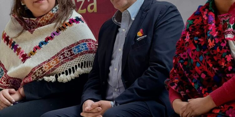 México conquista récord Guinness con bordados michoacanos y de todo el país: Sectur