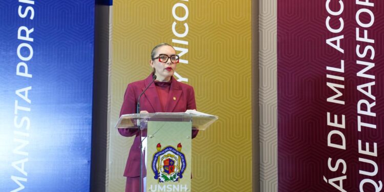 Excelencia académica: el alma de la Universidad Michoacana; Yarabí Ávila rinde Tercer Informe de Actividades
