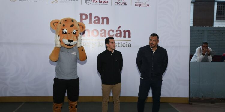 Deportistas morelianos se ejercitan por la Paz junto a Rommel Pacheco