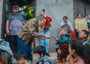 Dayana Pérez Mendoza refrenda su compromiso con la niñez durante visita a Opopeo