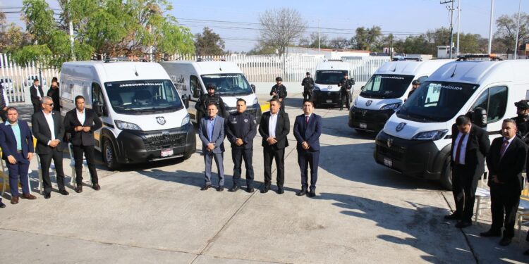 Refuerza Michoacán seguridad penitenciaria con entrega de unidades de traslado a penales