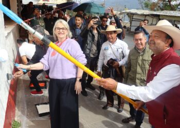 Michoacán y Federación dan inicio al programa Rutas Mágicas de Color en Janitzio: Sectur