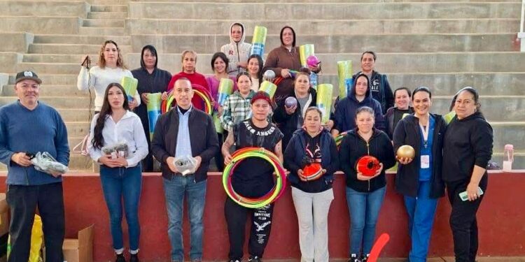 Julio César Conejo Alejos respalda al equipo de activación física del municipio de Morelos y entrega apoyos