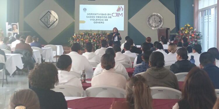 Capacita FGE a estudiantes de enfermería para la prevención de violencia contra las mujeres
