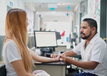 Gobierno de Michoacán paga nómina a 2,829 trabajadores del IMSS-Bienestar