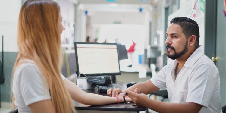 Gobierno de Michoacán paga nómina a 2,829 trabajadores del IMSS-Bienestar