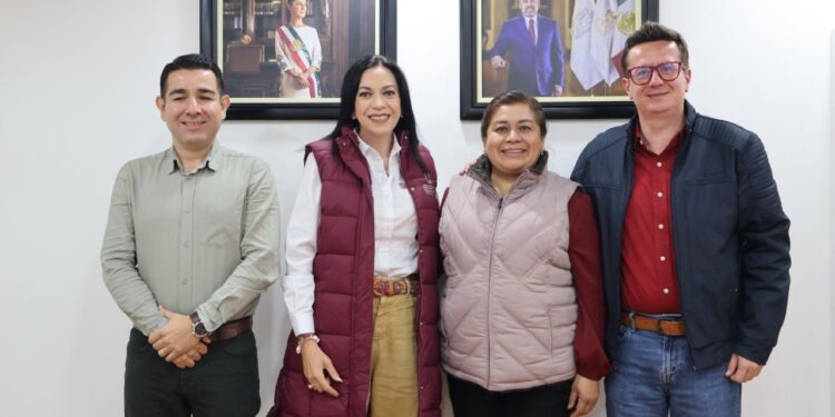 Busca Belinda Iturbide junto con IEMSySEM mejoras educativas para Puruándiro