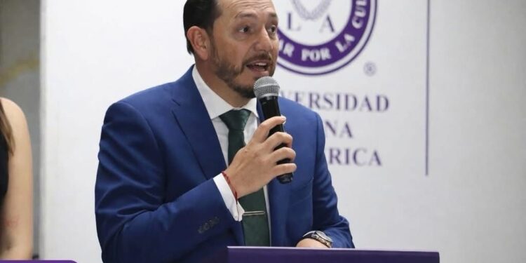 Alberto Ochoa Barajas destaca la importancia de la innovación y el liderazgo en foro COMLA–UNLA