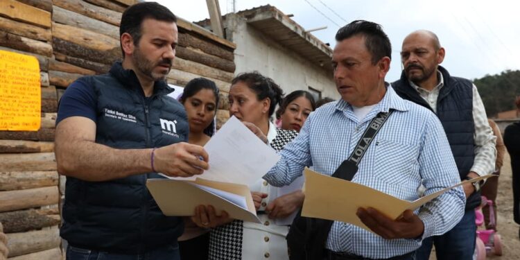 Yankel Benítez dialoga y atiende necesidades de vecinos de tenencia Morelos