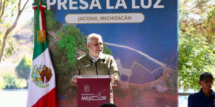 Con inversión de 30 mdp, familias de Jacona estrenan Parque Ecológico en presa La Luz: Bedolla